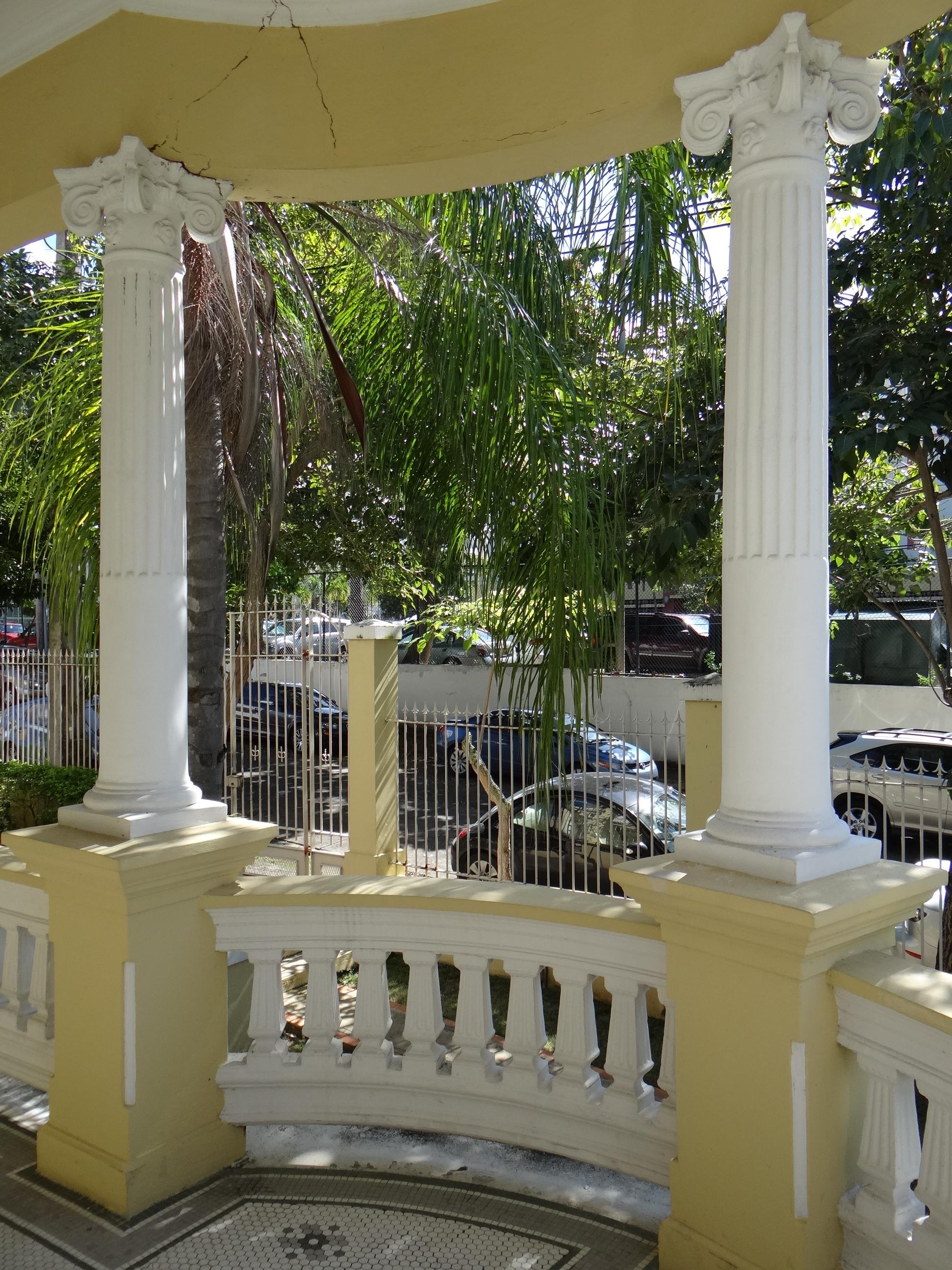 Casa La Giralda - Avenida Miramar, esquina calle Marti 651 - San Juan (Miramar) - 2014 00061